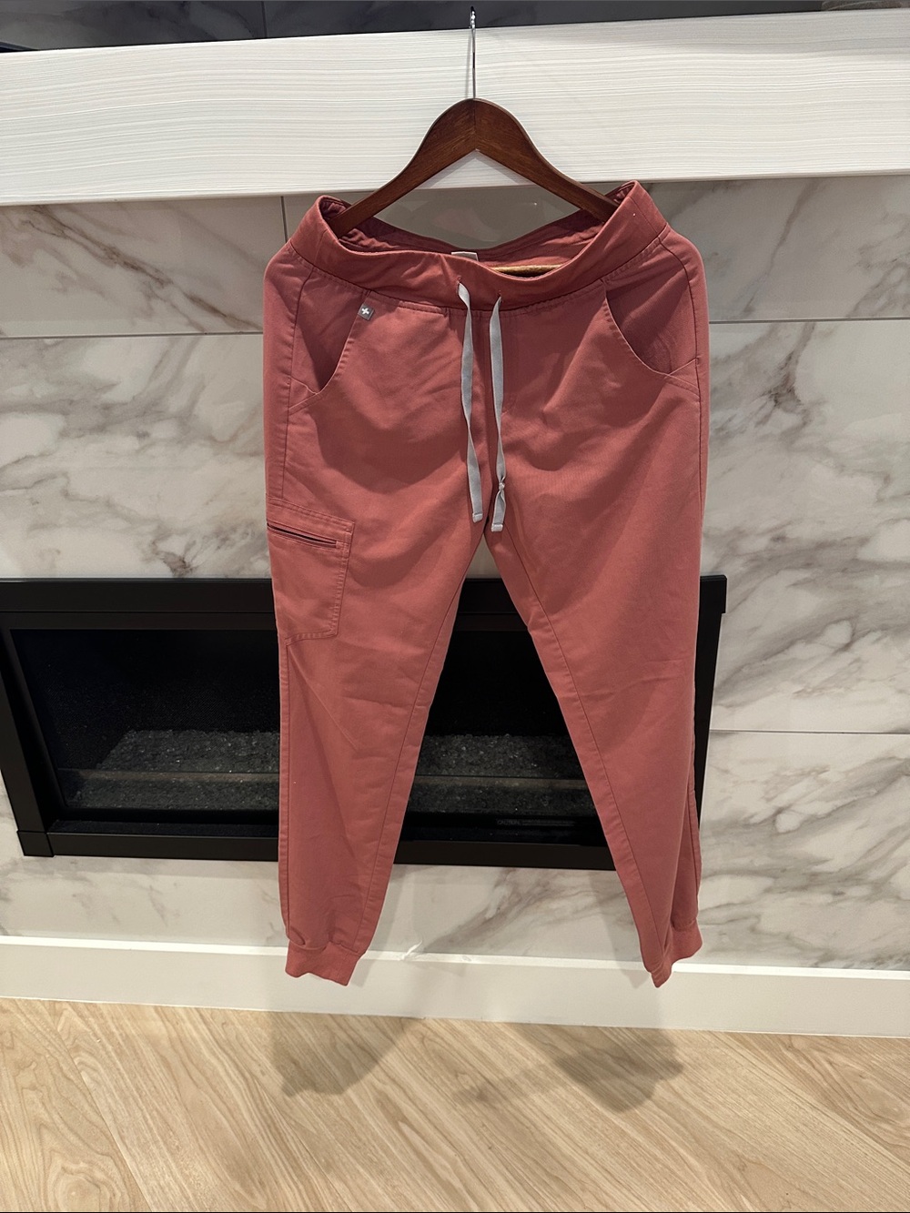FIGS Women Dusty Rose/ Jogger Pants with Drawstring Small Tall